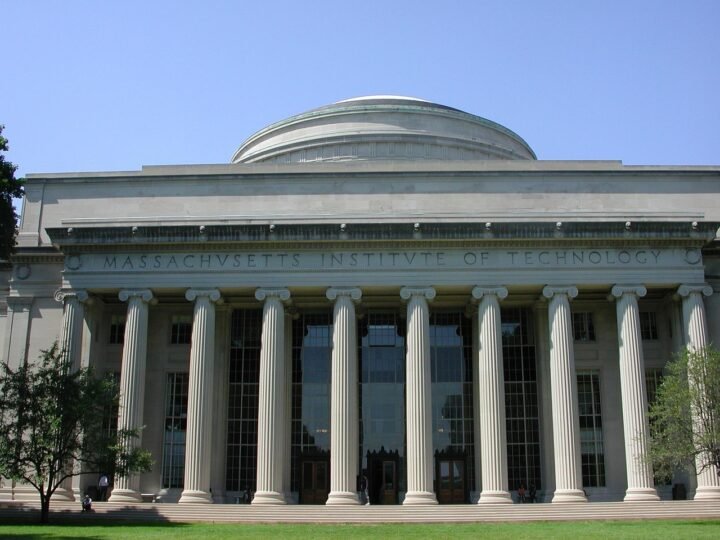 MIT GRADUATE FELLOWSHIPS FOR AFRICAN STUDENTS